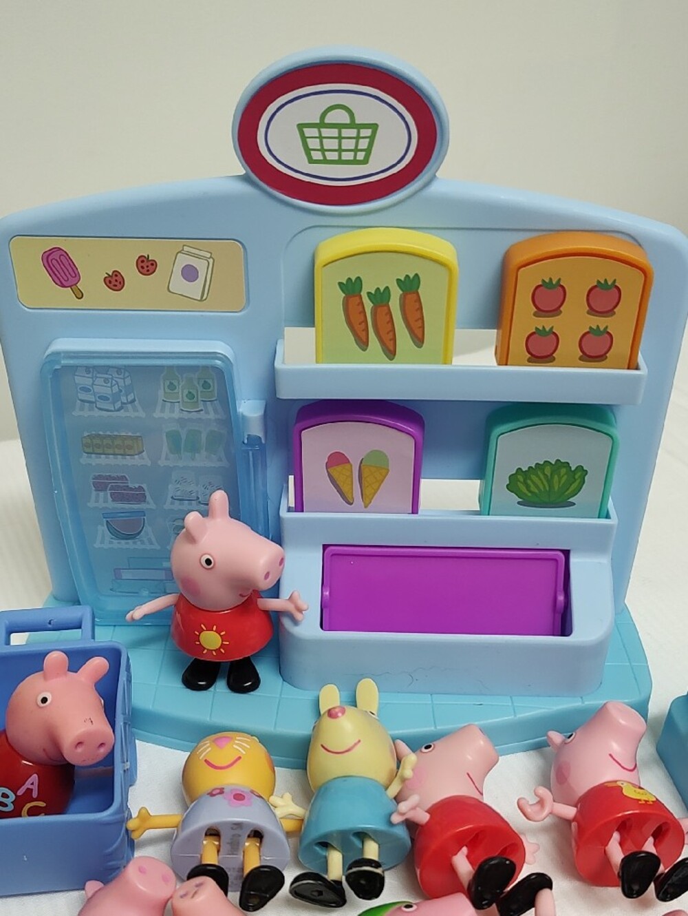 Peppa Pig Light Blue & Pink Grocery Checkout Playset with Multiple Figures - Picture 4 of 4